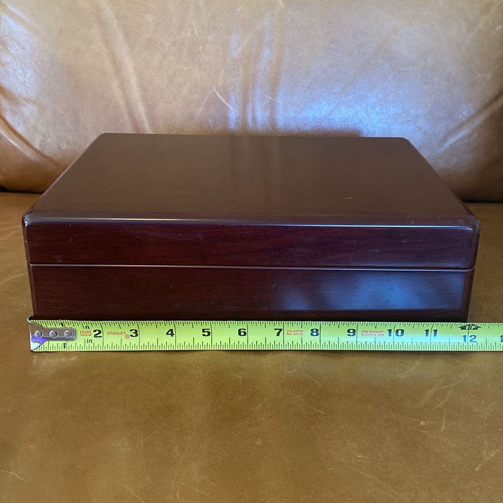 Cigar Humidor - Picture 9 of 16